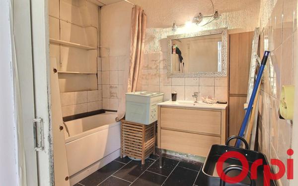 Appartement à vendre    3 pièces • 82,02 m2 Marseille 7