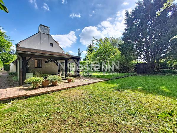 A LOUER : Noisy le Roi,  Hameau du Golf, maison 5 pièces en Impasse SUR 1600 m² de terrain