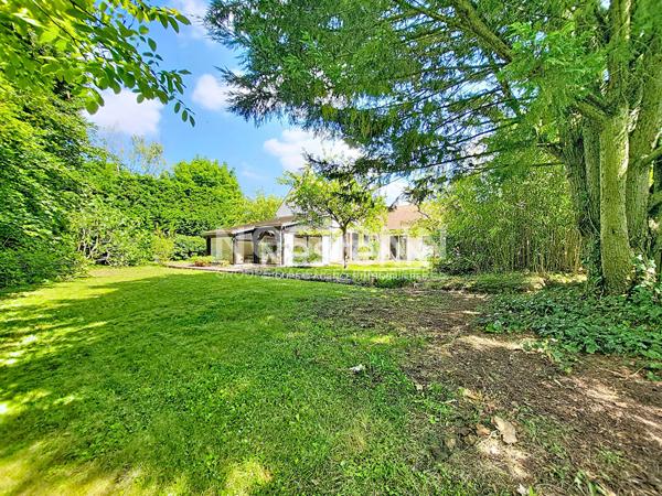 A LOUER : Noisy le Roi,  Hameau du Golf, maison 5 pièces en Impasse SUR 1600 m² de terrain