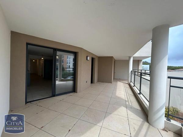 Appartement à louer 3 pièces 66.35m² Saint-Raphaël (83700)