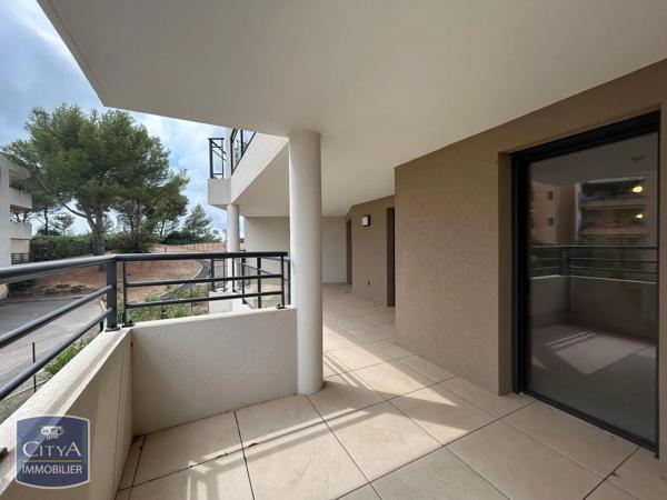 Appartement à louer 3 pièces 66.35m² Saint-Raphaël (83700)