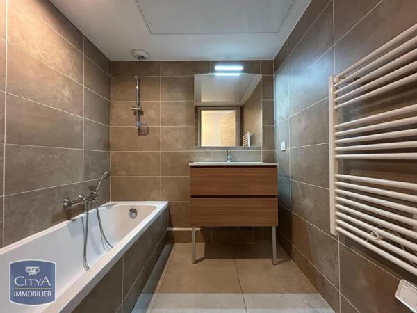 Appartement à louer 3 pièces 66.35m² Saint-Raphaël (83700)