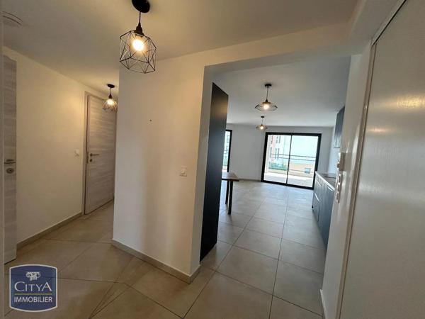 Appartement à louer 3 pièces 66.35m² Saint-Raphaël (83700)