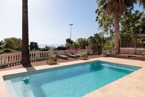 VENTE : VILLA  8 P (224 m²) à GOLFE JUAN