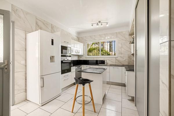 VENTE : VILLA  8 P (224 m²) à GOLFE JUAN