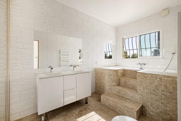 VENTE : VILLA  8 P (224 m²) à GOLFE JUAN