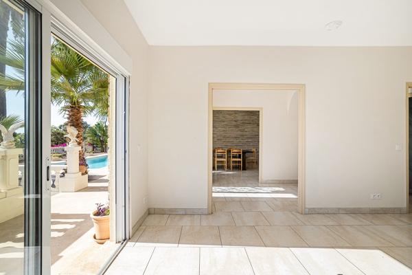 VENTE : VILLA  8 P (224 m²) à GOLFE JUAN