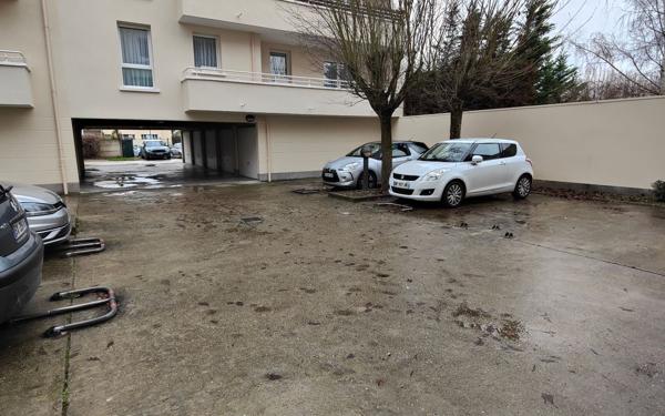 Stationnement à louer    Esbly