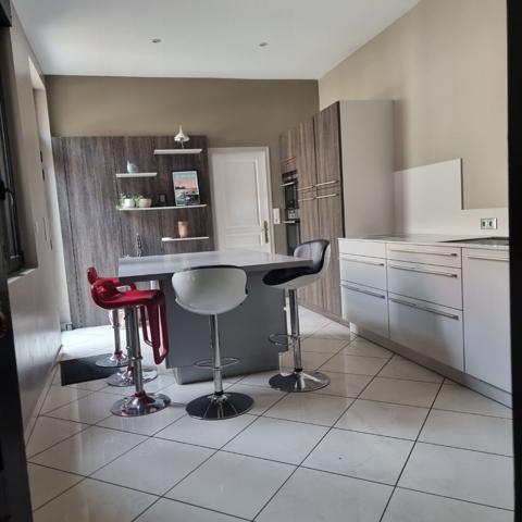 Maison 8 pièces 326.38 m2