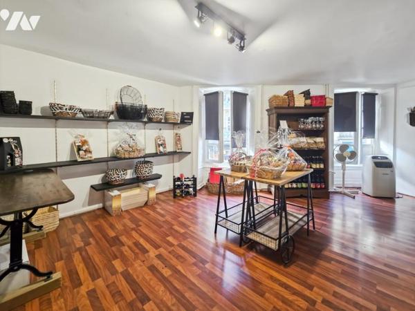 A VENDRE - MURS COMMERCIAUX - LAVAL