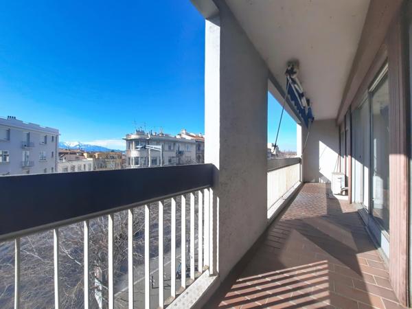 Grand appartement T2 avec vue sur le Canigou