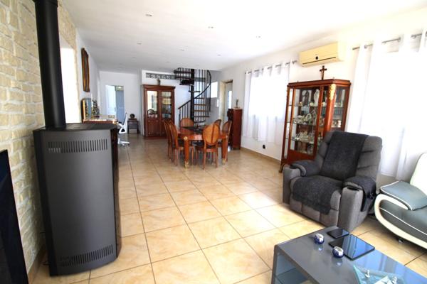 Grande maison familiale avec jardin paysagé