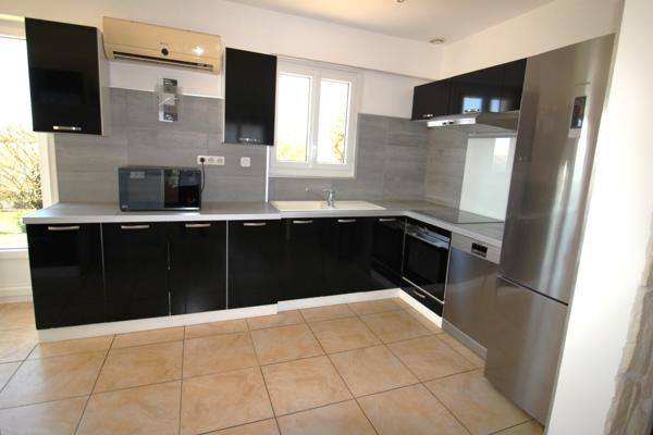 Grande maison familiale avec jardin paysagé