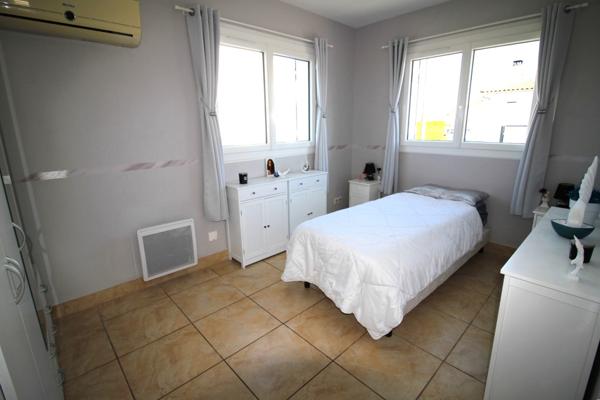 Grande maison familiale avec jardin paysagé