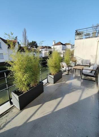A VENDRE MONTIGNY VILLAGE SUPERBE 5 PIECES 93m² EN ETAGE AVEC DEUX TERRASSES ET ASCENSEUR