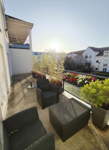 A VENDRE MONTIGNY VILLAGE SUPERBE 5 PIECES 93m² EN ETAGE AVEC DEUX TERRASSES ET ASCENSEUR