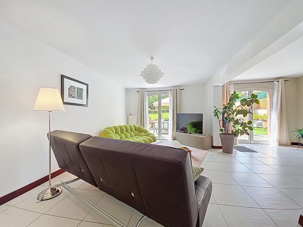 Maison de village à vendre - T5 de138 m² - Terrasse, garage & jardin - Hyper centre de Castanet-Tolosan.