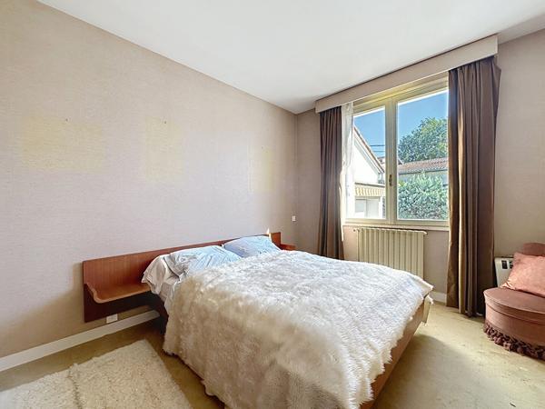 A vendre quartier prisé (Beausoleil Haut) Montauban 82 maison d'architecte 4 chambres 1 bureau garage jardin arboré