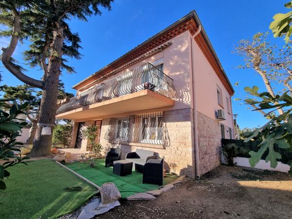 Maison 3 traces traditionnelle de 193 m2 avec appartement indépendant