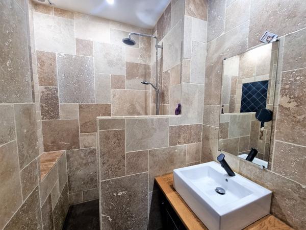 Maison 3 traces traditionnelle de 193 m2 avec appartement indépendant