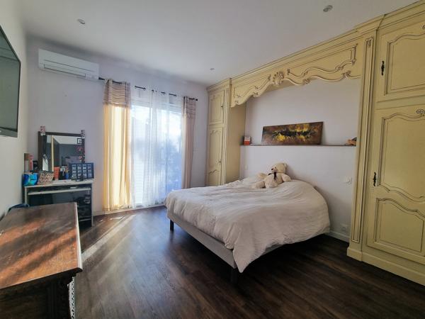 Maison 3 traces traditionnelle de 193 m2 avec appartement indépendant