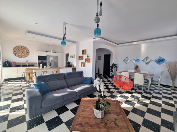 Maison 3 traces traditionnelle de 193 m2 avec appartement indépendant