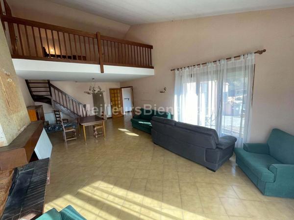Villa de 180m2 en plain pied sur parcelle de 1600m2 à Corneilla-la-Rivière