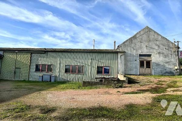 A VENDRE à SAINT-GERMAIN-DES-CHAMPS, à quelques kilomètres d'AVALLON :
Un ensemble immobilier ...