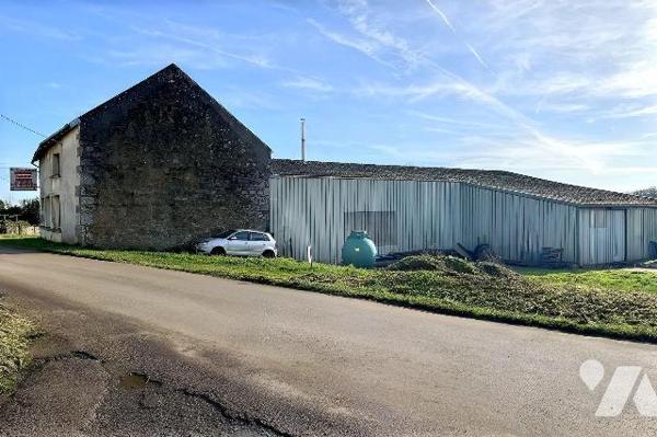 A VENDRE à SAINT-GERMAIN-DES-CHAMPS, à quelques kilomètres d'AVALLON :
Un ensemble immobilier ...