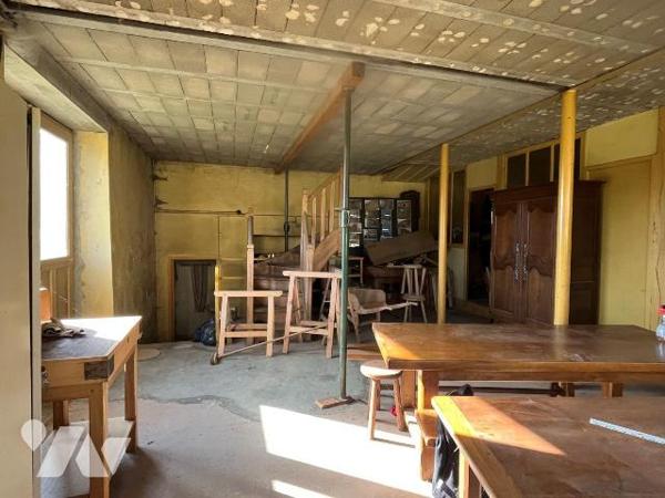 A VENDRE à SAINT-GERMAIN-DES-CHAMPS, à quelques kilomètres d'AVALLON :
Un ensemble immobilier ...