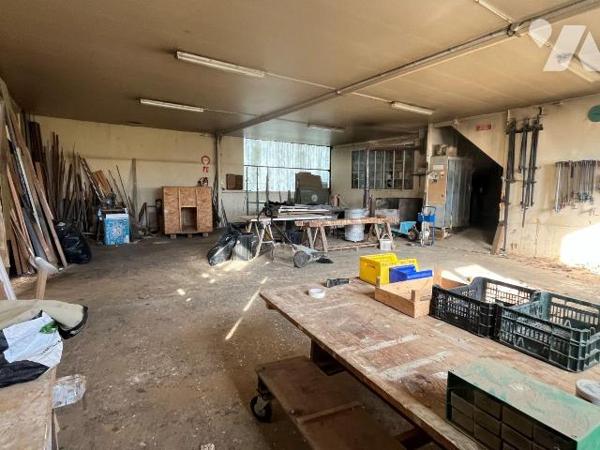 A VENDRE à SAINT-GERMAIN-DES-CHAMPS, à quelques kilomètres d'AVALLON :
Un ensemble immobilier ...