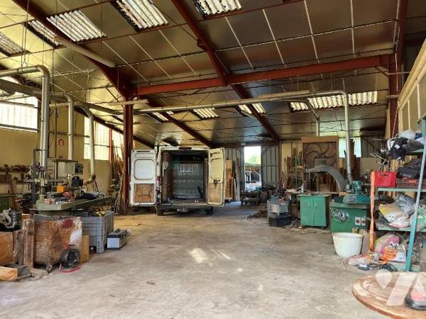 A VENDRE à SAINT-GERMAIN-DES-CHAMPS, à quelques kilomètres d'AVALLON :
Un ensemble immobilier ...