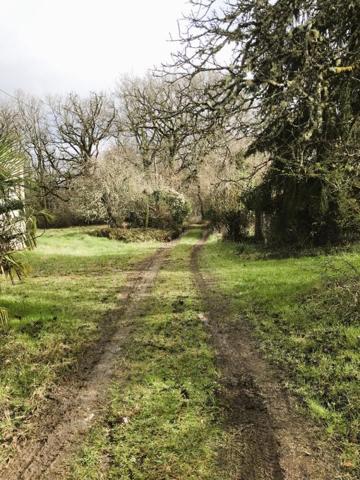 Propriété de 2 maisons, au coeur de 40 Ha de forêts et prairies