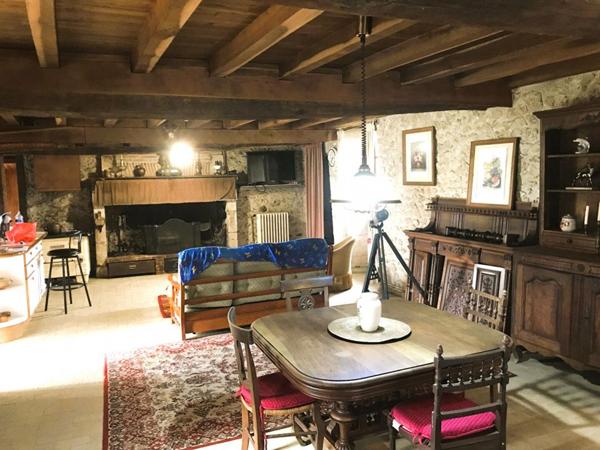 Propriété de 2 maisons, au coeur de 40 Ha de forêts et prairies