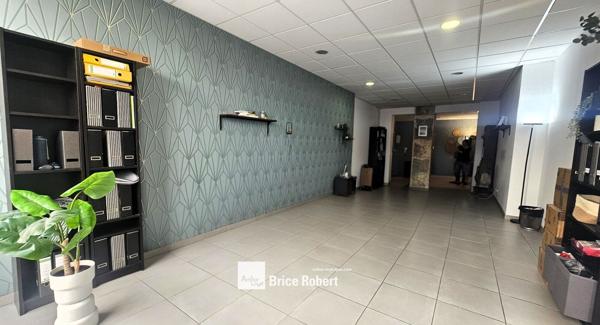 Bureaux à louer en rez-de-chaussée Lyon 6ème proche transports en commun