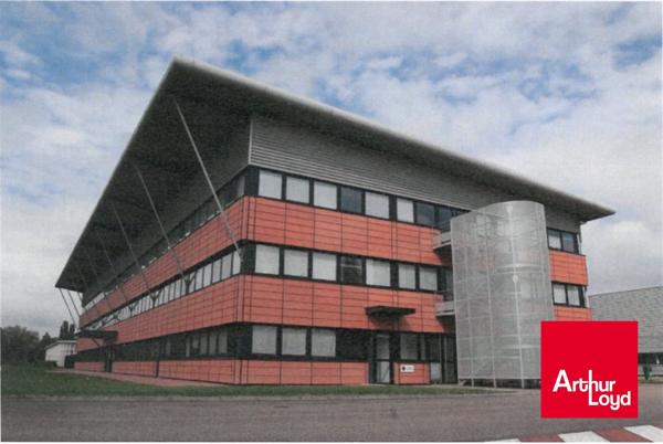 A louer - Bureaux de 518 m² au 2ème étage d'un immeuble récent situé sur le secteur Roanne Valmy.