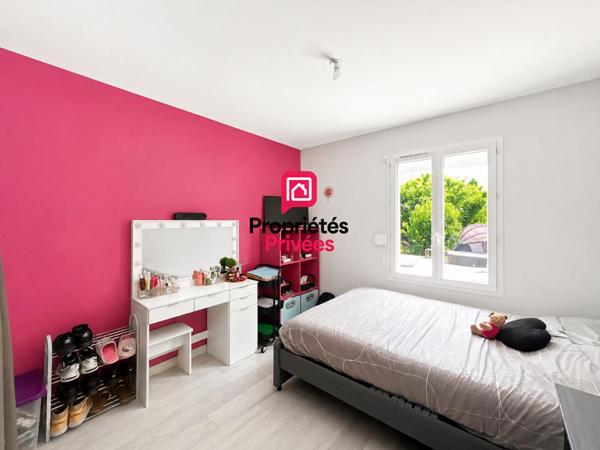 Maison contemporaine 4 chambres avec piscine et terrain constructible