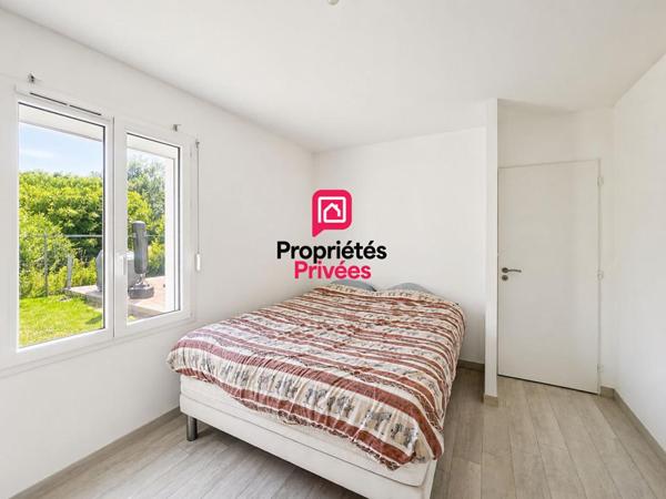 Maison contemporaine 4 chambres avec piscine et terrain constructible