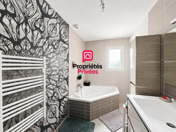 Maison contemporaine 4 chambres avec piscine et terrain constructible