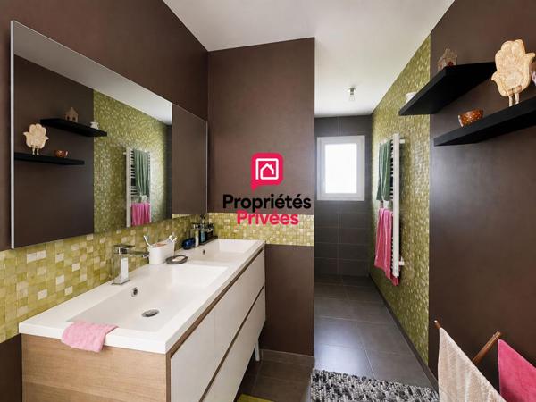 Maison contemporaine 4 chambres avec piscine et terrain constructible