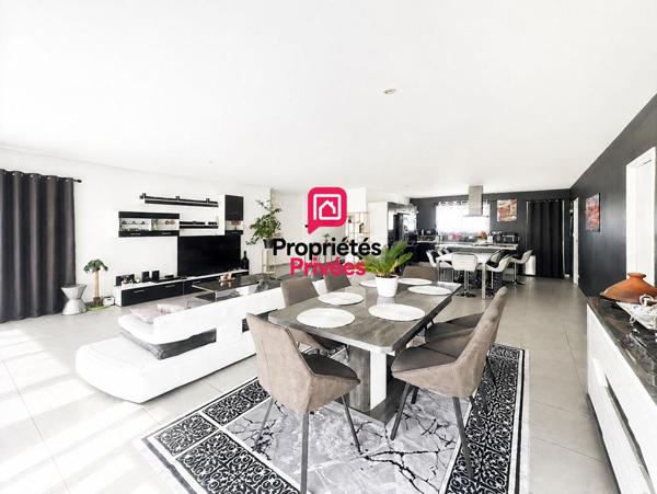 Maison contemporaine 4 chambres avec piscine et terrain constructible