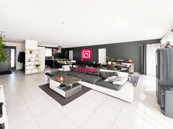 Maison contemporaine 4 chambres avec piscine et terrain constructible