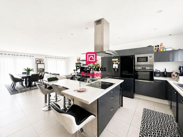 Maison contemporaine 4 chambres avec piscine et terrain constructible