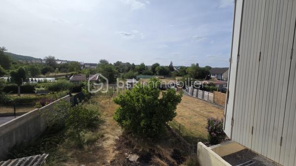 Maison de 69 m²  sur une parcelle de 365 m², avec terrain clôturé, terrasse et garage indépendant.

Située à Givet, cette maison offre une configuration fonctionnelle et un beau potentiel, idéale pour une famille, un premier achat ou un investissement.

Description du bien
Au rez-de-chaussée :
· Une entrée
· Un WC indépendant
· Une petite salle de bain
· Une cuisine
· Un salon / salle à manger donnant accès aux extérieurs

À l'étage : Un couloir dessert 3 chambres, offrant un espace nuit bien distinct.

La maison dispose également d'une belle cave, pratique pour le rangement, le stockage ou l'aménagement selon vos besoins.

Extérieurs
Vous profiterez d'un terrain clôturé de 296 m², agrémenté d'une terrasse, idéal pour profiter des beaux jours, aménager un espace repas ou créer un jardin.

Un garage situé à côté de la maison complète le bien.

Informations complémentaires
· Terrain clôturé
· Garage indépendant
· DPE : E
· Taxe foncière : 916 €

Travaux de rachaichissement à prévoir.

Une maison à découvrir pour apprécier pleinement son agencement, ses extérieurs et son potentiel.

Pour plus d'informations ou organiser une visite, n'hésitez pas à nous contacter.