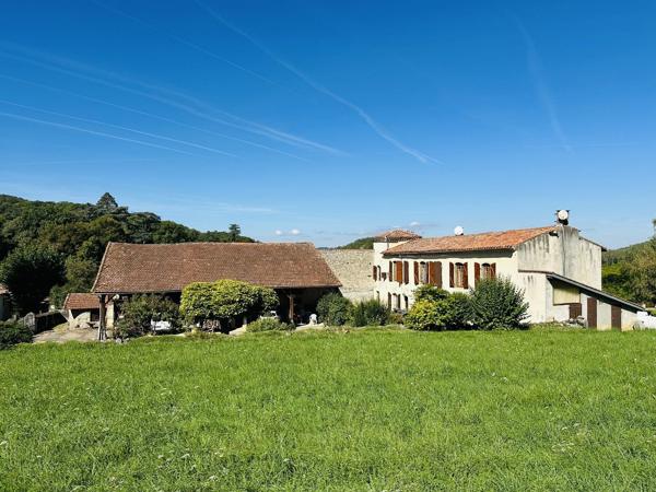 Propriété de 1772 avec dépendances et terres 09200 Saint girons