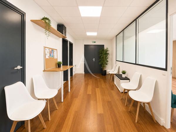 BOISSY-SAINT-LÉGER - BUREAUX PROFESSIONNELS DE 25 m2 - À 5 MINUTES A PIED DU RER A