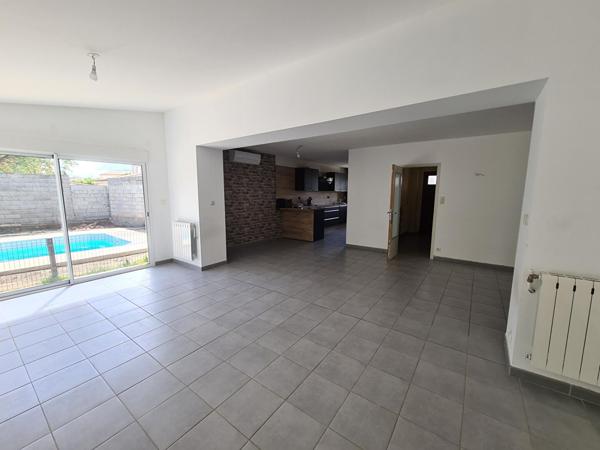 Jolie villa rénovée de 130m² sur une parcelle de 841m² avec piscine, garage..