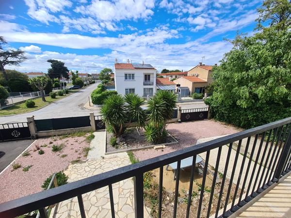 Jolie villa rénovée de 130m² sur une parcelle de 841m² avec piscine, garage..