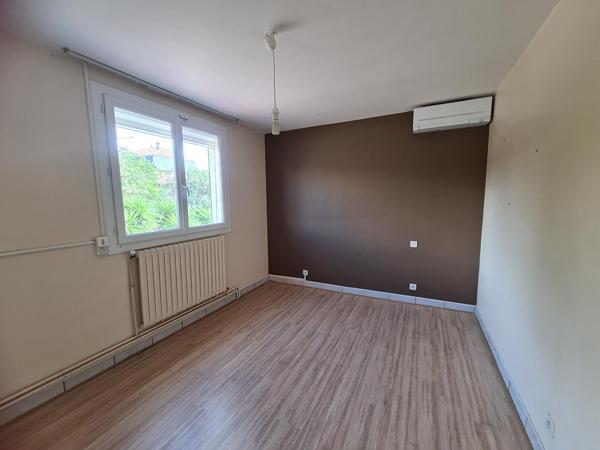 Jolie villa rénovée de 130m² sur une parcelle de 841m² avec piscine, garage..