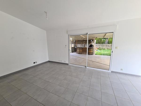 Jolie villa rénovée de 130m² sur une parcelle de 841m² avec piscine, garage..